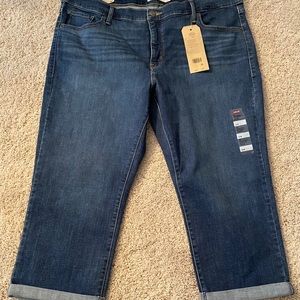 NWT Levi’s 311 Skinny Shaping Jean Capri
